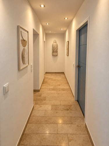 Farnham - Hallway