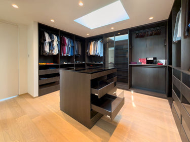 Mikey - Dressing room