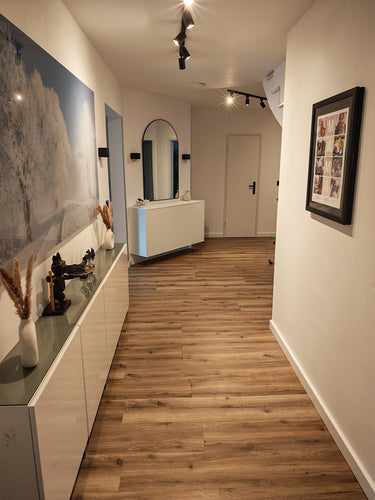 Lazar - Hallway