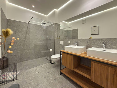 Dawn - Bathroom