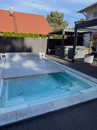 Ira - Pool