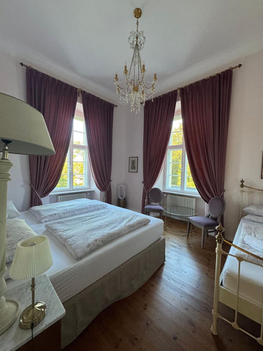 Annabel - Hotel Room