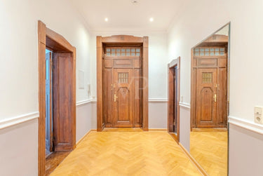 Victoria - Entrance area