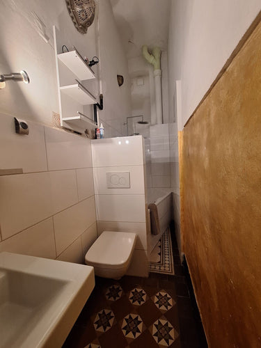 Imari - Bathroom
