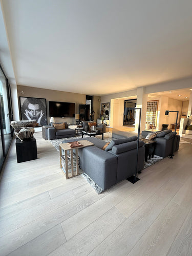 Joi - Living room