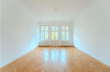 Victoria - Bedroom